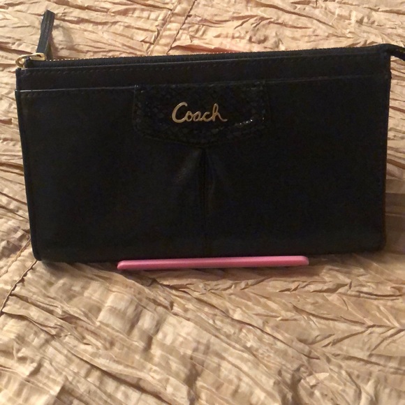 Wristlet Coach - Picture 1 of 6